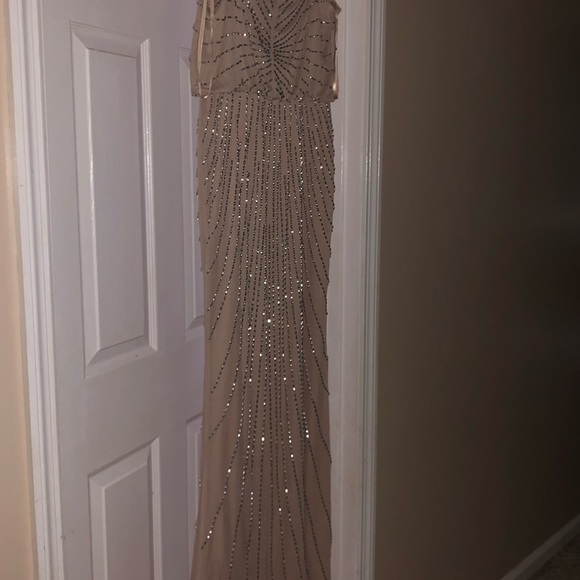 Stunning evening gown.. - Picture 3 of 8